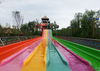 Attrezzatura all'aperto di corsa multi-corsia dei giochi del parco dello spruzzo della vetroresina dell'acquascivolo dell'arcobaleno