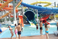 Campo da giuoco a spirale all'aperto dello scorrevole dello stagno di acqua dello scorrevole della vetroresina per il parco di divertimenti