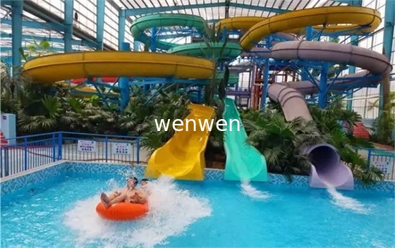 Vetroresina gigante su misura del Waterslide FRP del boomerang della famiglia di colore